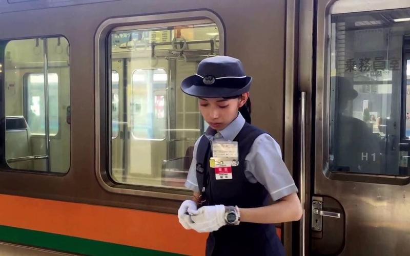 女友日本旅遊電車司機,日本電車司機每次會做一個手勢