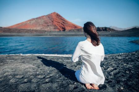 旅遊背影照片西班牙女生,旅遊背影照片西班牙女生圖片